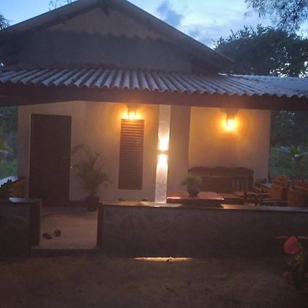 Soma HomeStay&Restaurant Tangalle Bagian luar foto