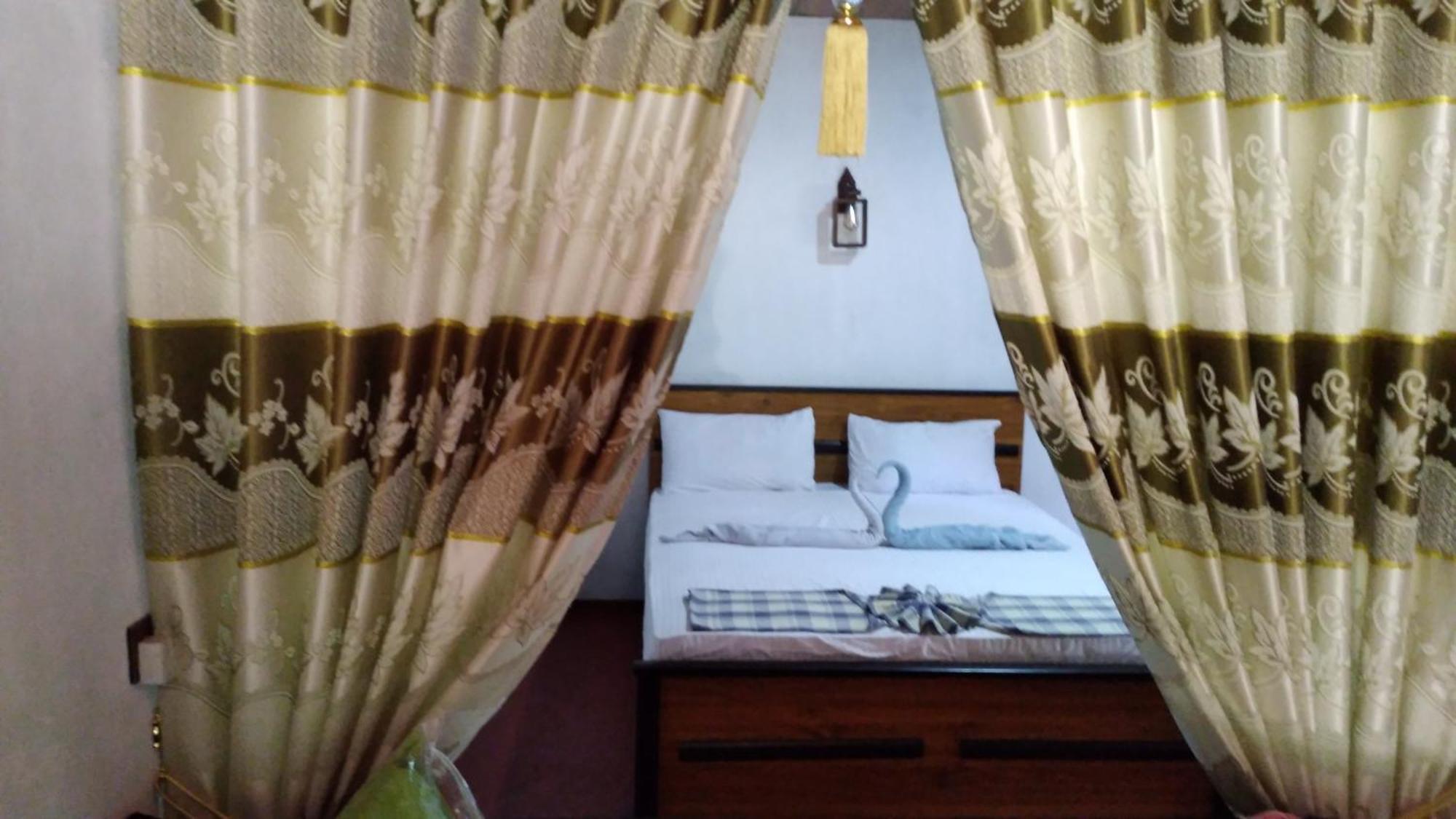 Soma HomeStay&Restaurant Tangalle Bagian luar foto