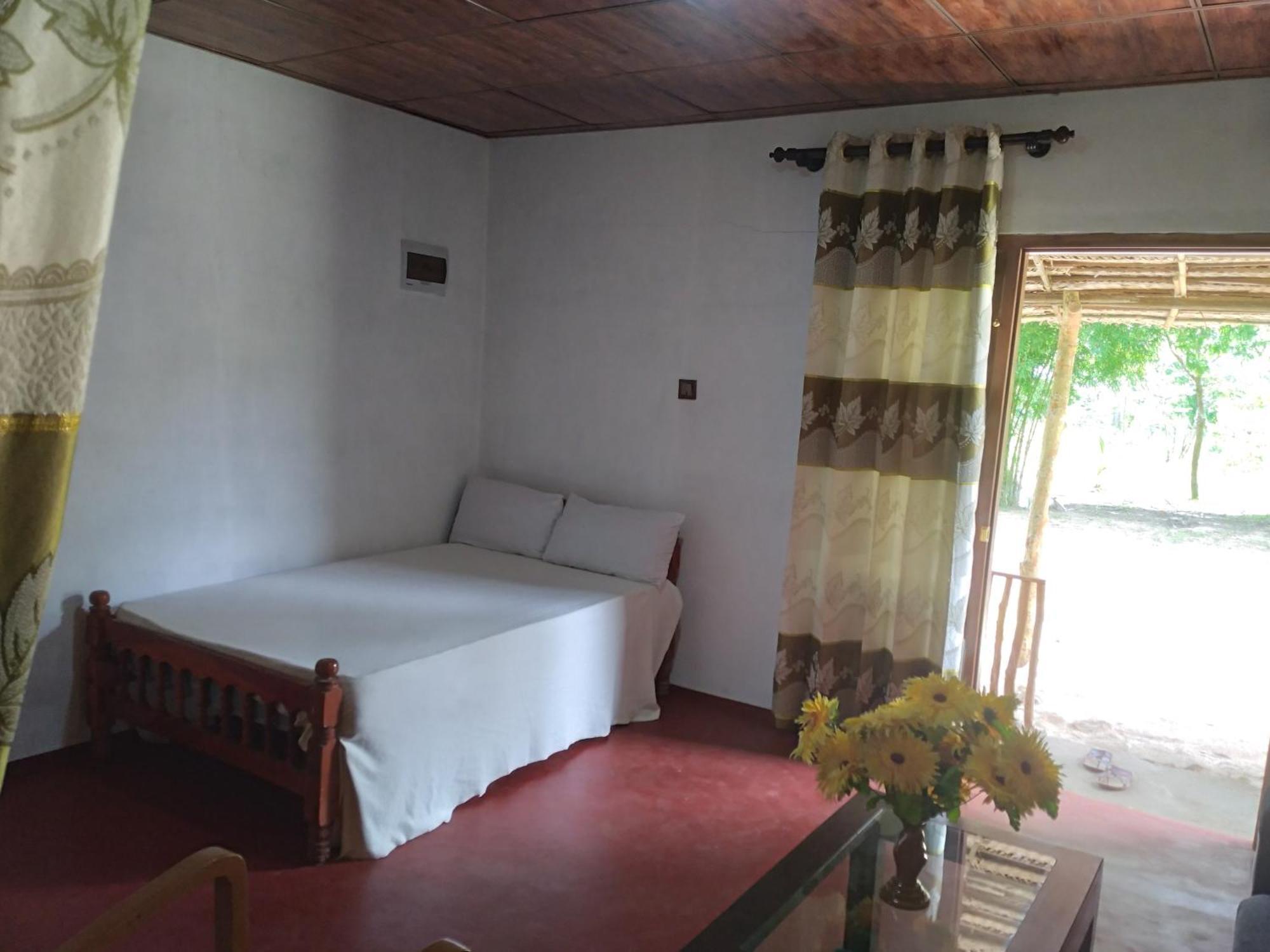 Soma HomeStay&Restaurant Tangalle Bagian luar foto