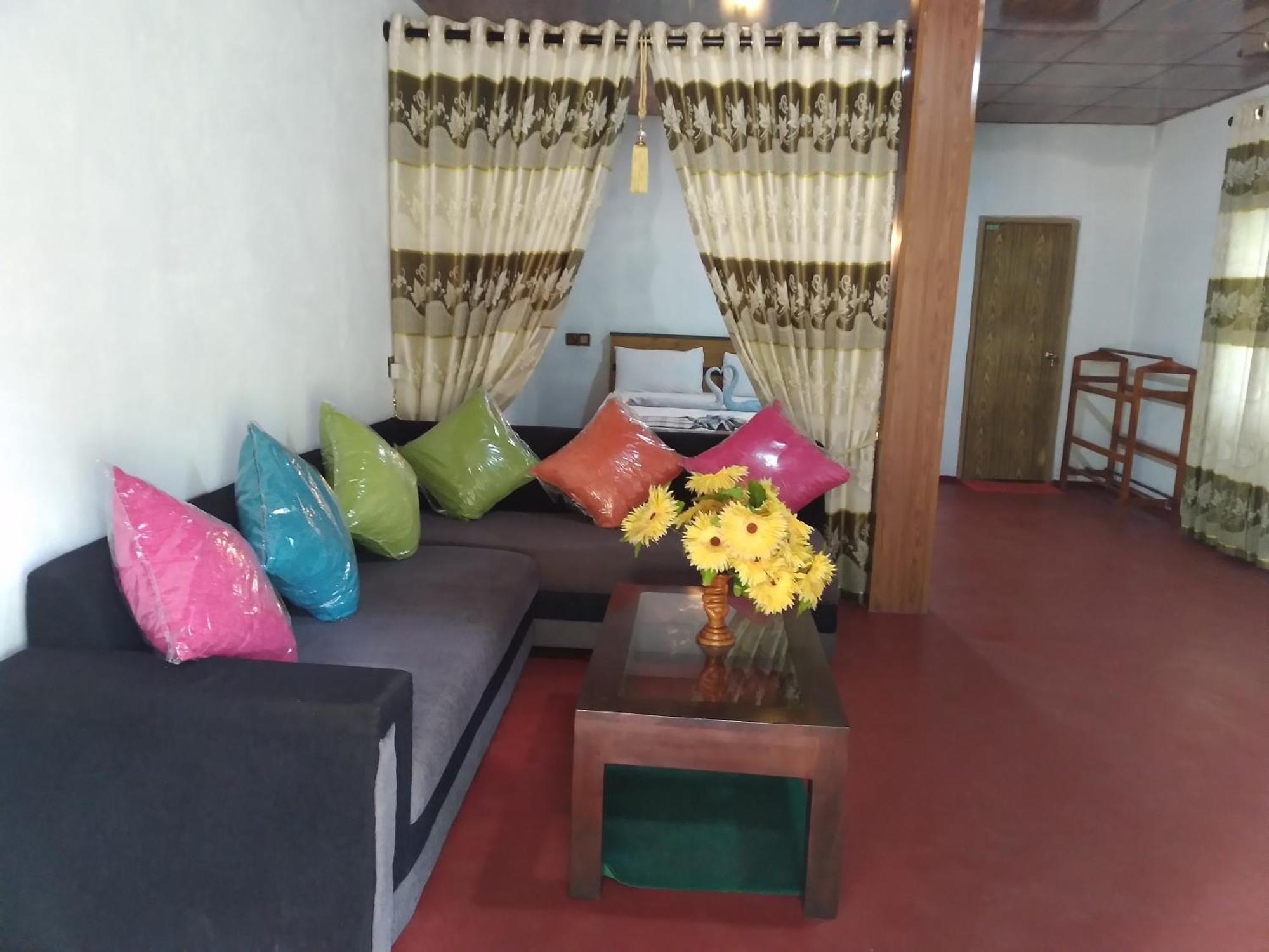 Soma HomeStay&Restaurant Tangalle Bagian luar foto