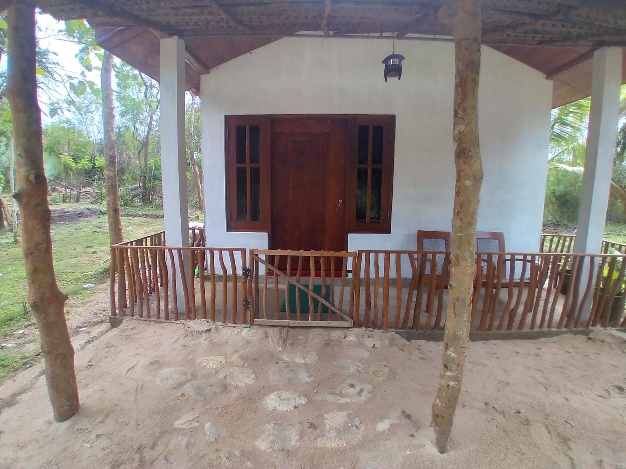 Soma HomeStay&Restaurant Tangalle Bagian luar foto