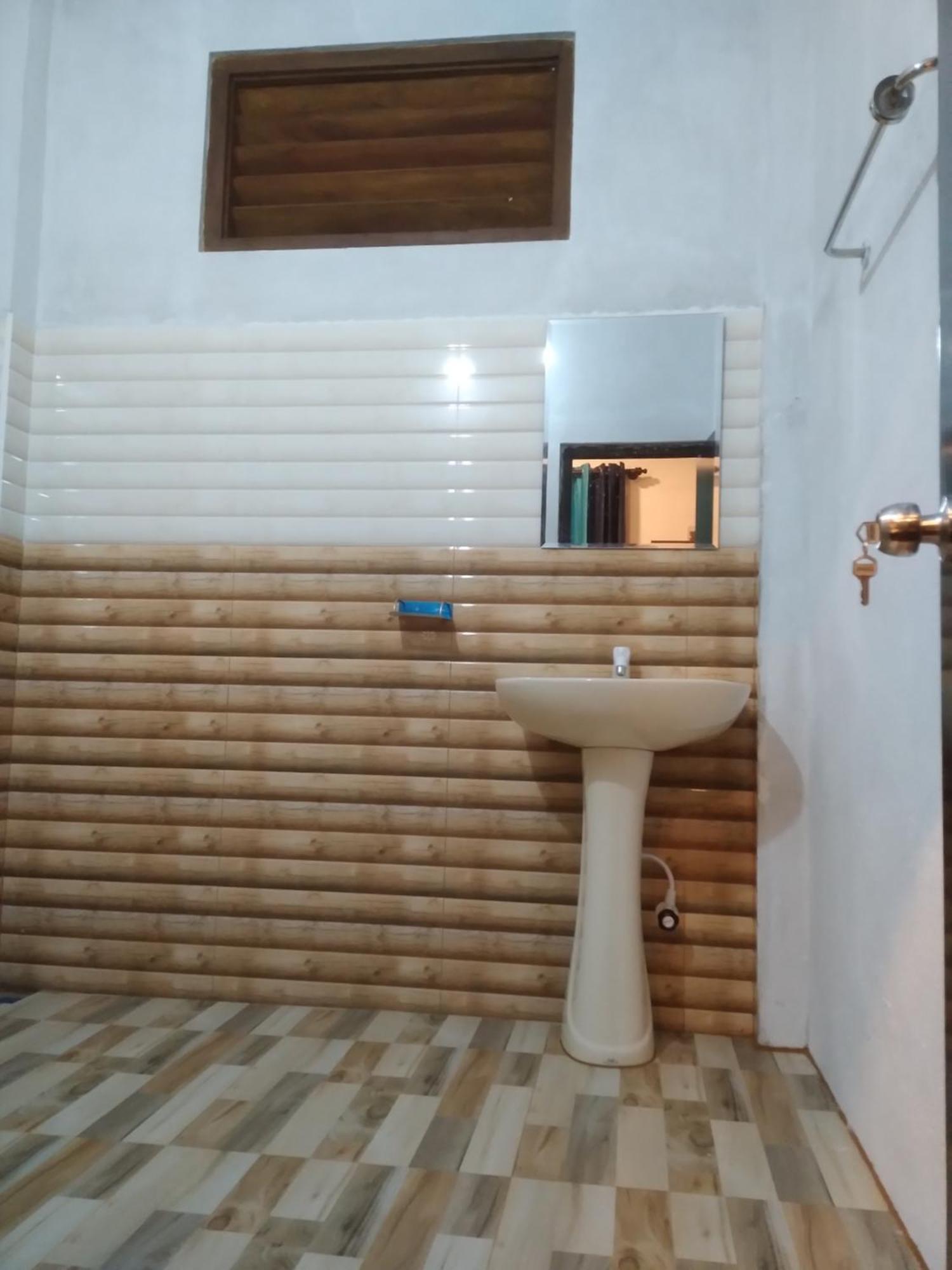 Soma HomeStay&Restaurant Tangalle Bagian luar foto