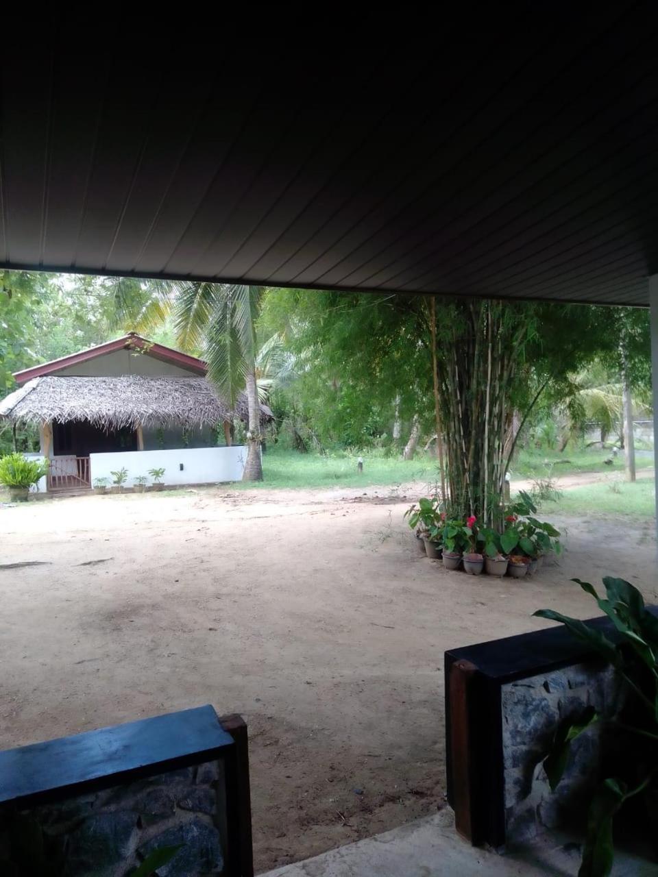 Soma HomeStay&Restaurant Tangalle Bagian luar foto