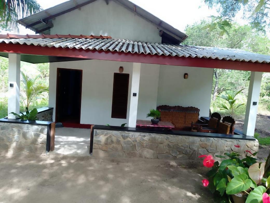 Soma HomeStay&Restaurant Tangalle Bagian luar foto