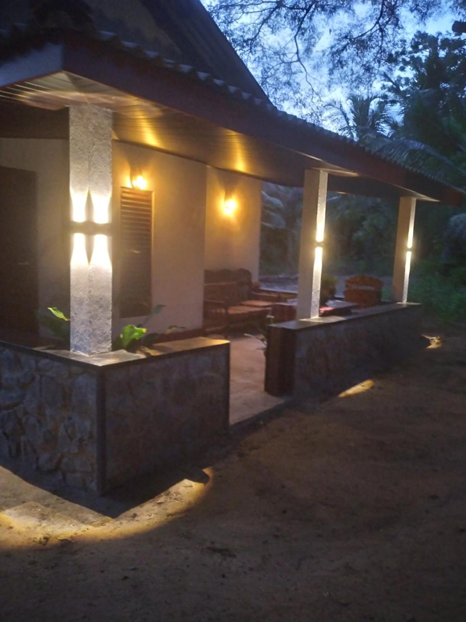 Soma HomeStay&Restaurant Tangalle Bagian luar foto