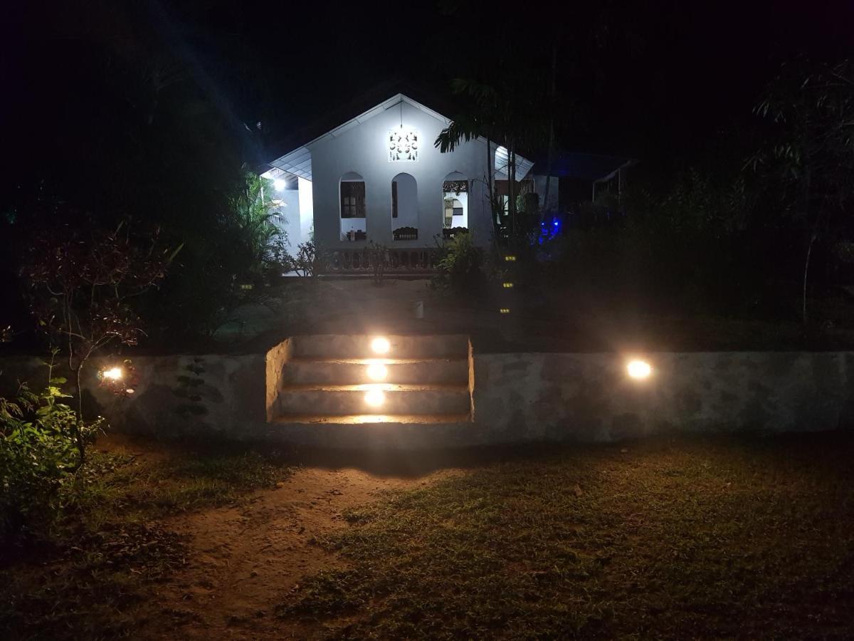 Soma HomeStay&Restaurant Tangalle Bagian luar foto